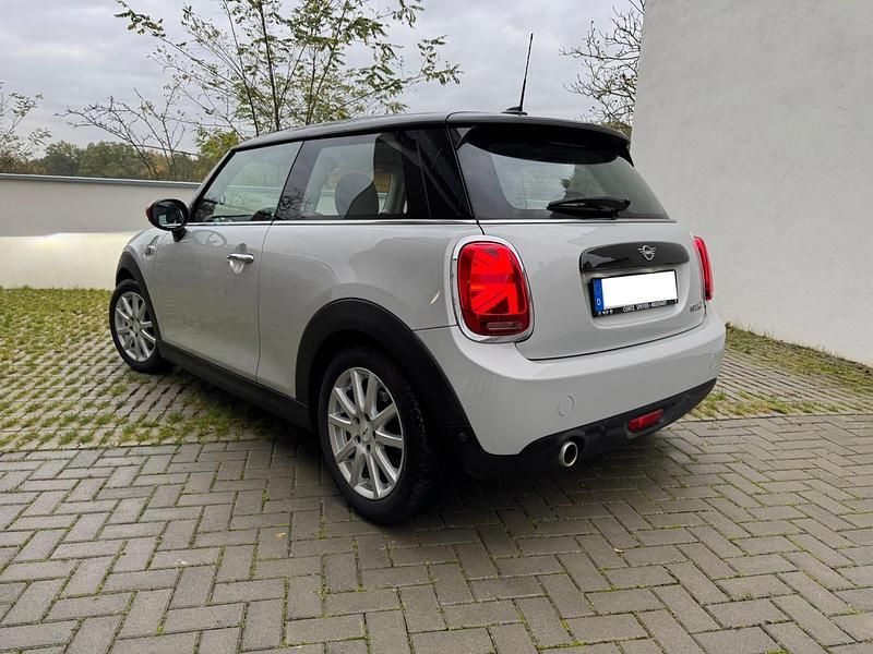 Gebraucht Mini Cooper 136 PS (100 kW) 2019 Weiß Kleinwagen