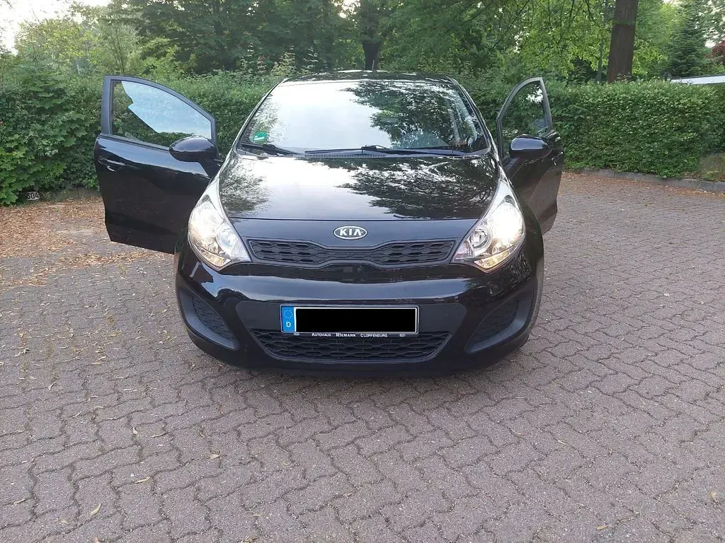 Gebraucht Kia Rio 109 PS (80 kW) 2011 Schwarz Limousine