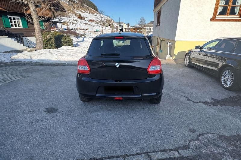Gebraucht Suzuki Swift Comfort 90 PS (66 kW) 2019 Schwarz Kleinwagen