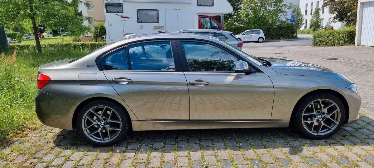 Gebraucht BMW 330e Advantage 252 PS (185 kW) 2016 Grau Limousine