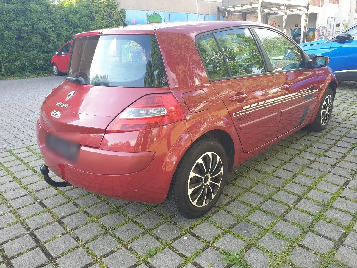Używany Renault Mégane Avantage 112 KM (82 kW) 2008 Czerwony Sedan/Limuzyna