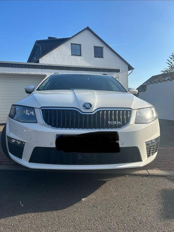Gebraucht Skoda Octavia vRS 184 PS (135 kW) 2014 Weiß Kleinwagen