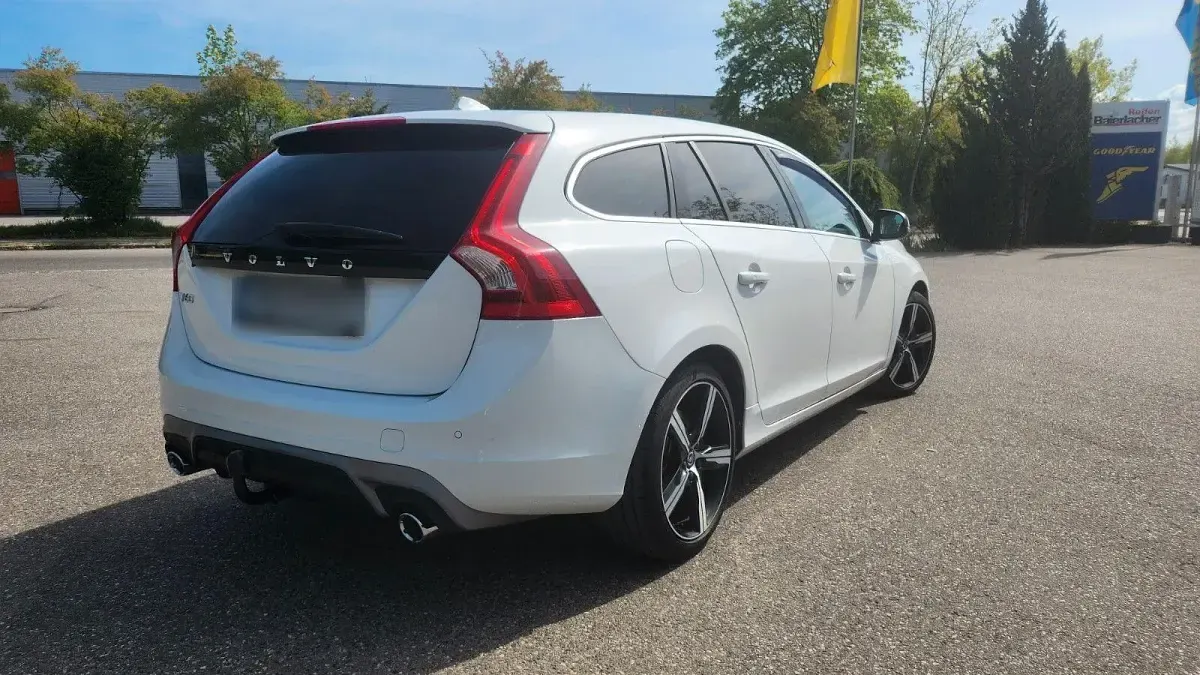 Gebraucht Volvo V60 R-Design 150 PS (110 kW) 2016 Weiß Kombi