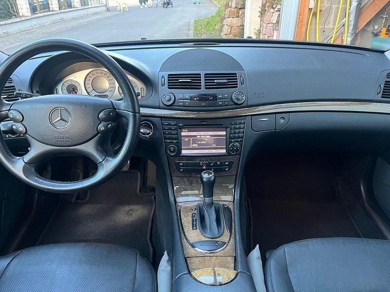 Gebraucht Mercedes E220 Avantgarde 170 PS (125 kW) 2009 Grau Kombi