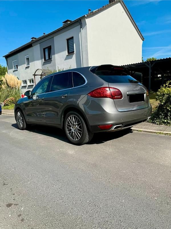 Gebraucht Porsche Cayenne 245 PS (180 kW) 2012 Grau SUV