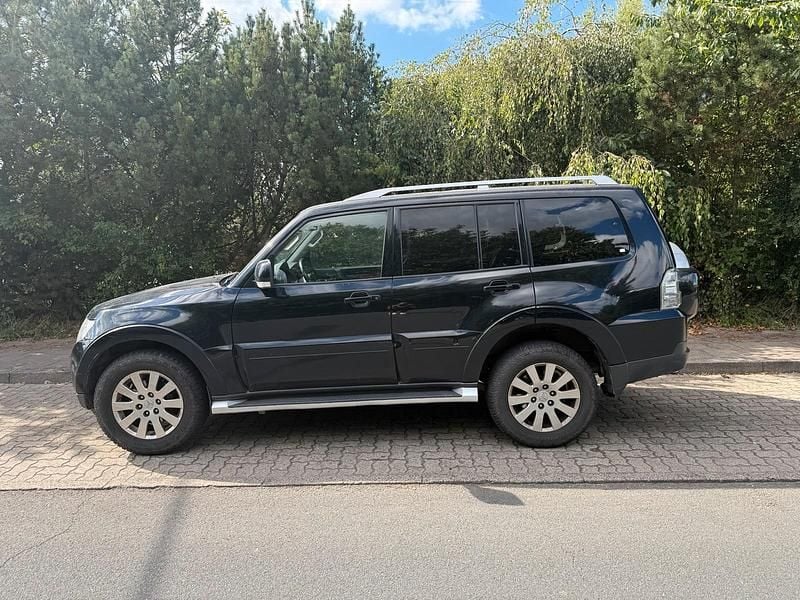 Schwarz Gebraucht 2008 Mitsubishi Pajero SUV | 5.800 € (Guter Preis) - Bild 1/4