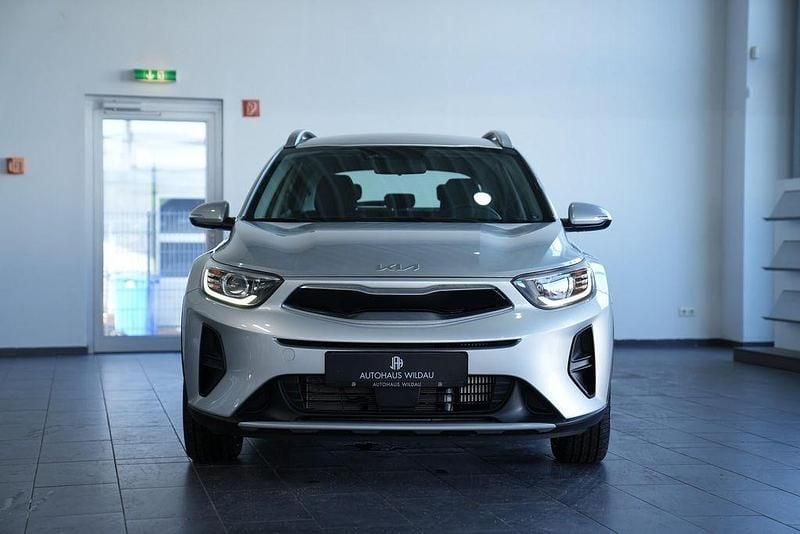 Gebraucht Kia Stonic Vision 101 PS (74 kW) 2024 (kcs) sparklingsilber met. SUV