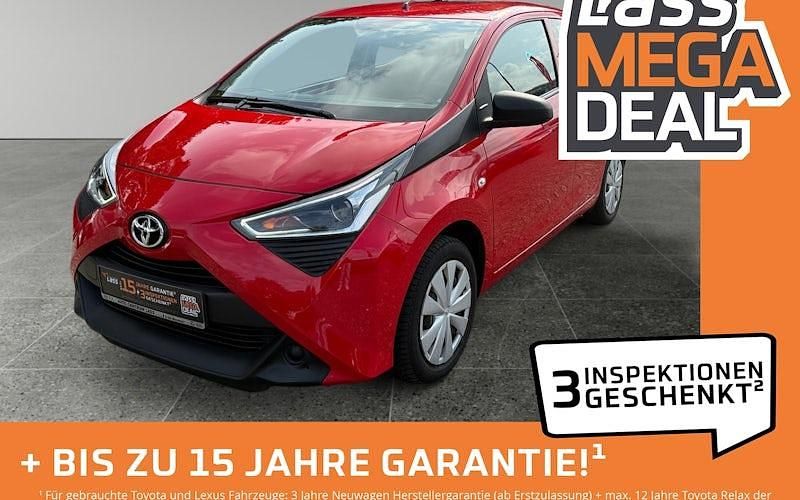 Rot Gebraucht 2020 Toyota Aygo Business Edition Kleinwagen | 10.980 € (Teuer) - Bild 1/4