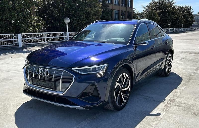 Navarrablau metallic Gebraucht 2023 Audi e-tron Sportback S-Line SUV | 43.900 € (Fairer Preis) - Bild 1/4