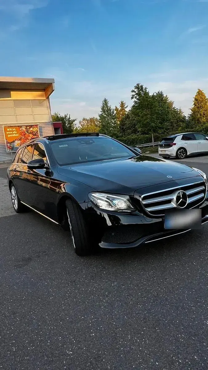 Gebraucht Mercedes E350 AMG line 258 PS (189 kW) 2018 Schwarz Limousine