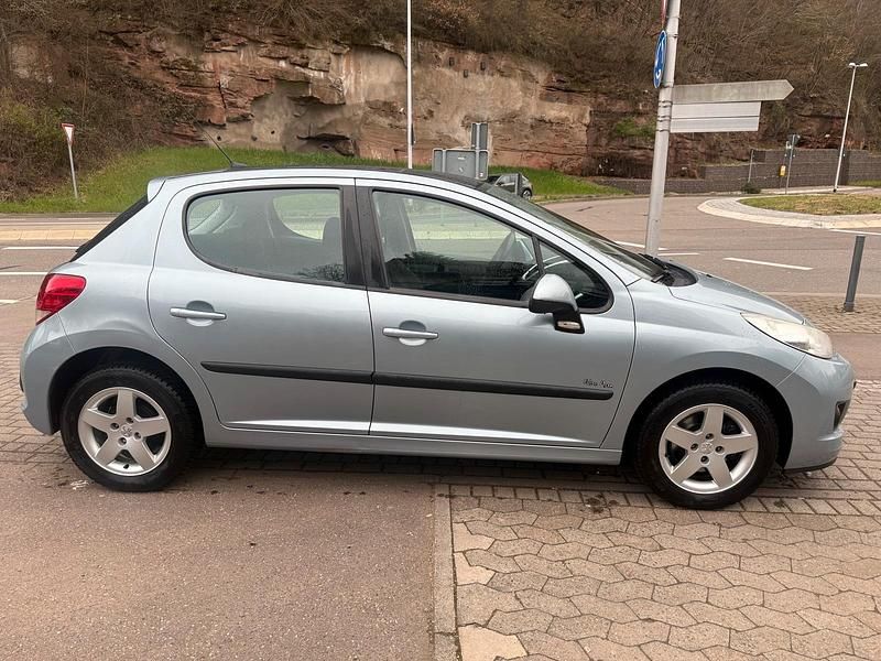 Gebraucht Peugeot 207 95 PS (69 kW) 2010 Blau Limousine