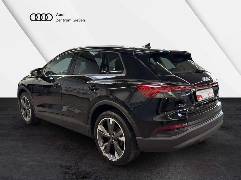 Gebraucht Audi e-tron Basis 150 kW (204 PS) 2023 Mythosschwarz metallic (metallic) SUV