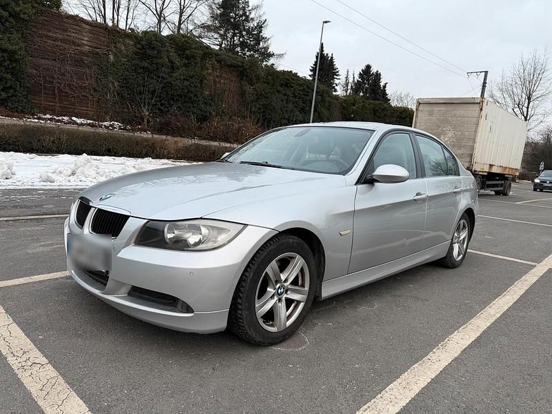 Gebraucht BMW 318 143 PS (105 kW) 2008 Silber Limousine