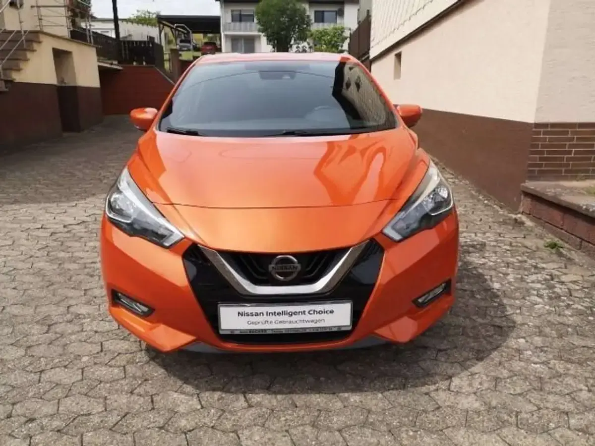Gebraucht Nissan Micra N-Connecta 90 PS (66 kW) 2017 Energy orange (m) Kleinwagen