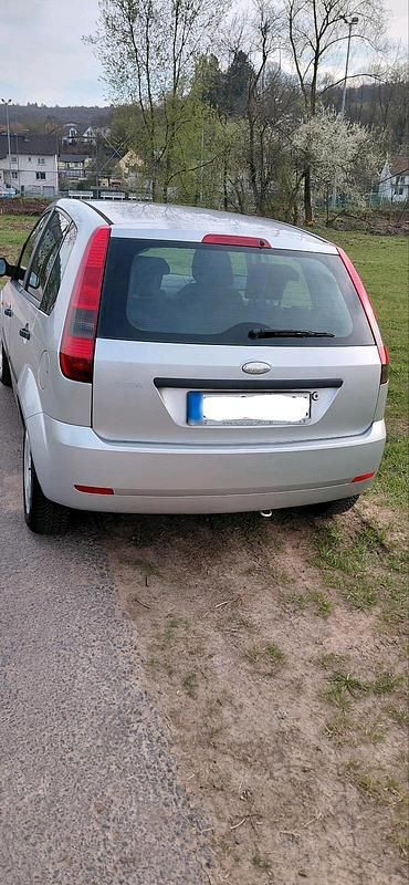 Gebraucht Ford Fiesta 80 PS (58 kW) 2005 Silber Kleinwagen