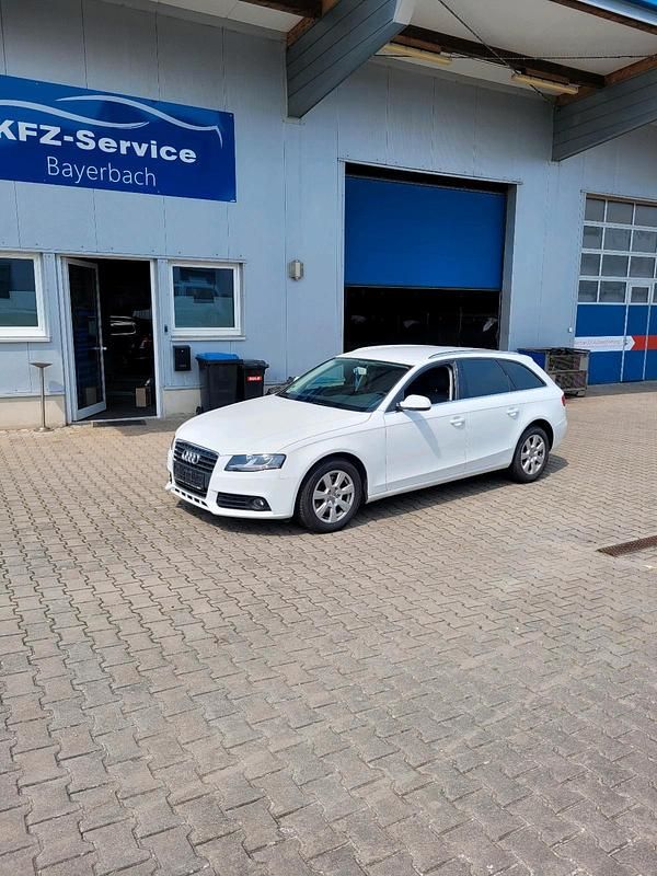 Weiß Gebraucht 2011 Audi A4 Kombi | 4.900 € (Superpreis) - Bild 1/4