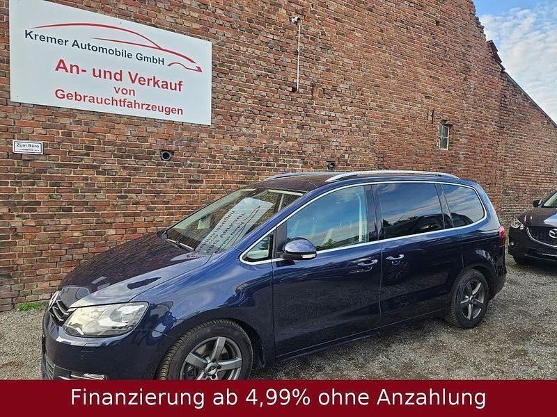 Blau Gebraucht 2016 VW Sharan Highline Van / Kleinbus | 12.490 € - Bild 1/4