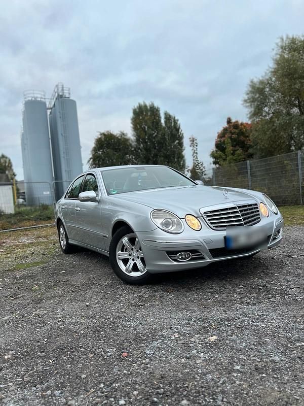 Gebraucht Mercedes E200 184 PS (135 kW) 2007 Silber Limousine