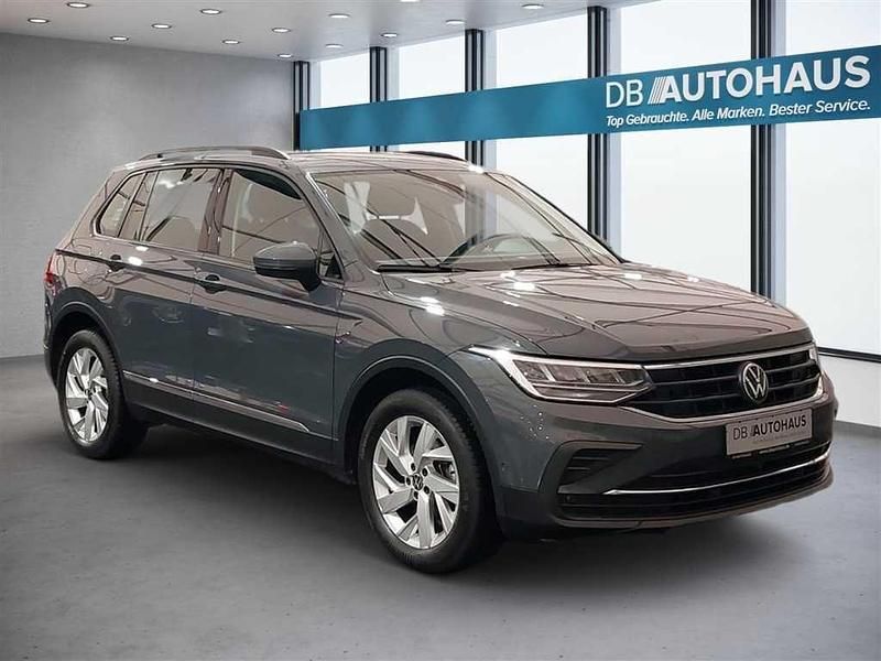 Gebraucht VW Tiguan Life 150 PS (110 kW) 2024 Delfingrau SUV