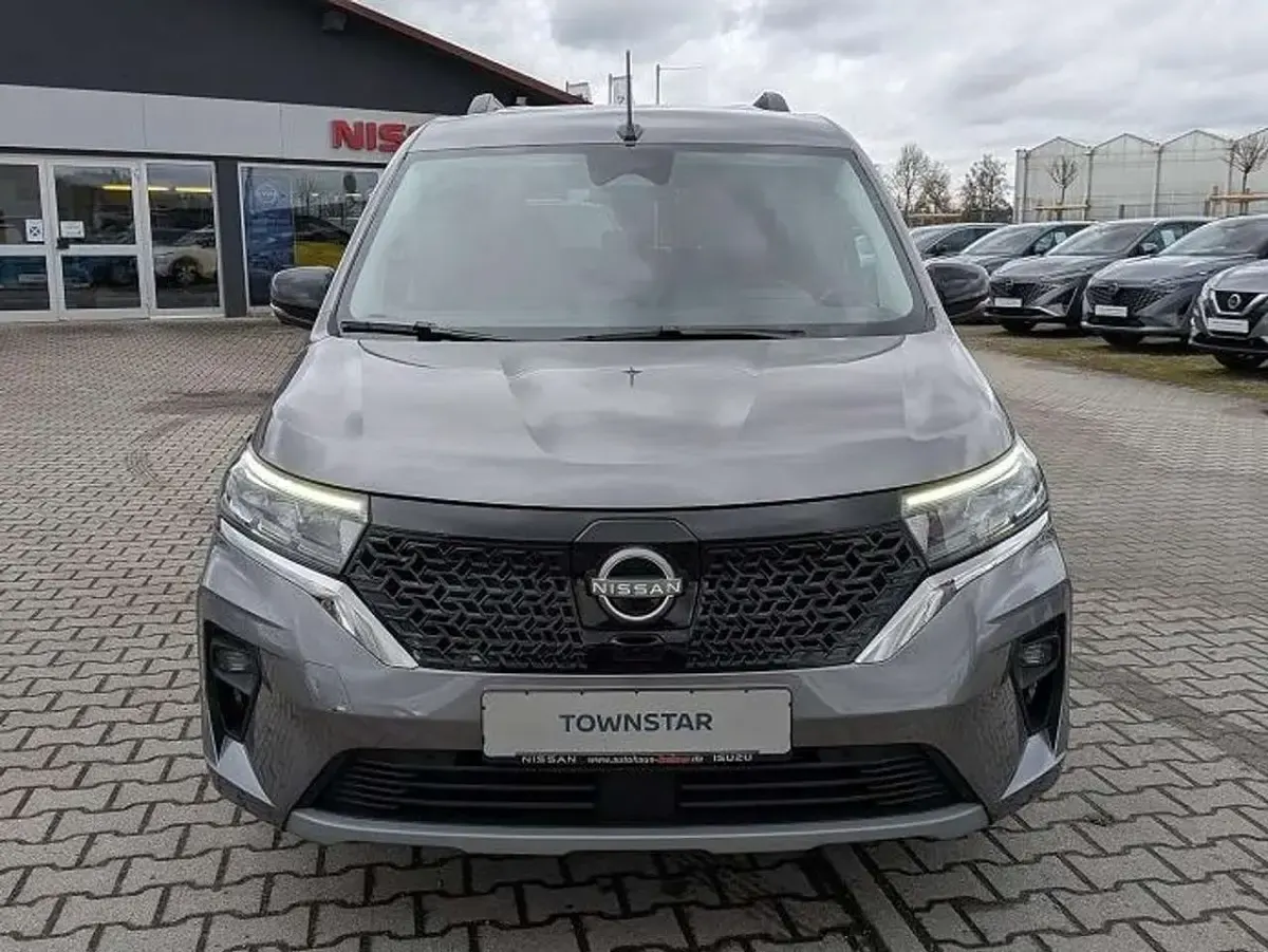 Neu Nissan Townstar Tekna 89 kW (122 PS) 2026 Grau Kombi