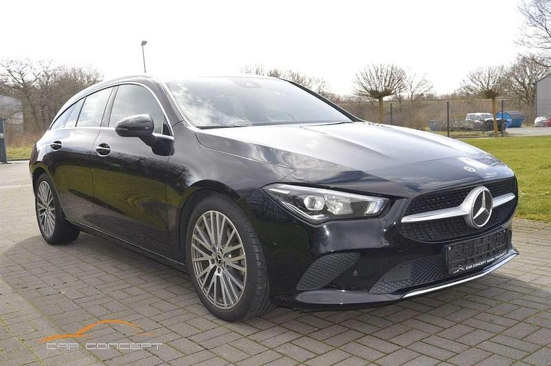 Gebraucht Mercedes CLA200 163 PS (119 kW) 2023 Schwarz Kombi