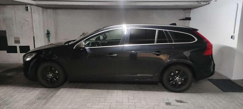 Gebraucht 2013 Volvo V60 R-Design Kombi | 11.300 € - Bild 1/4