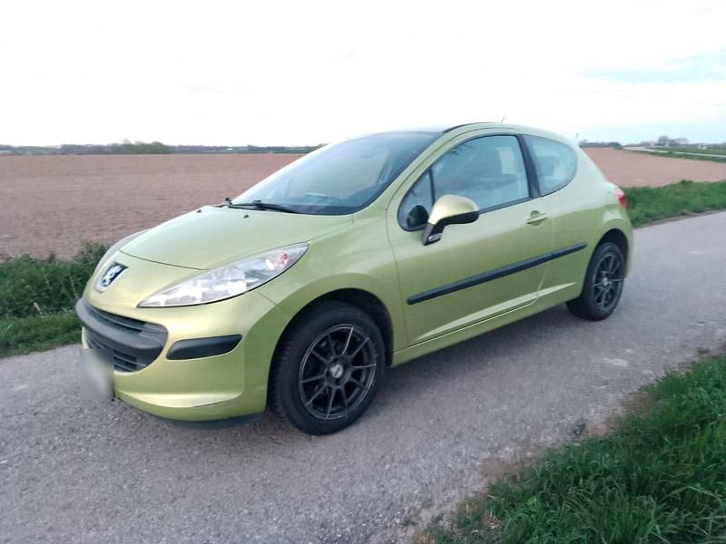 Gebraucht Peugeot 207 74 PS (54 kW) 2007 Grün Kleinwagen