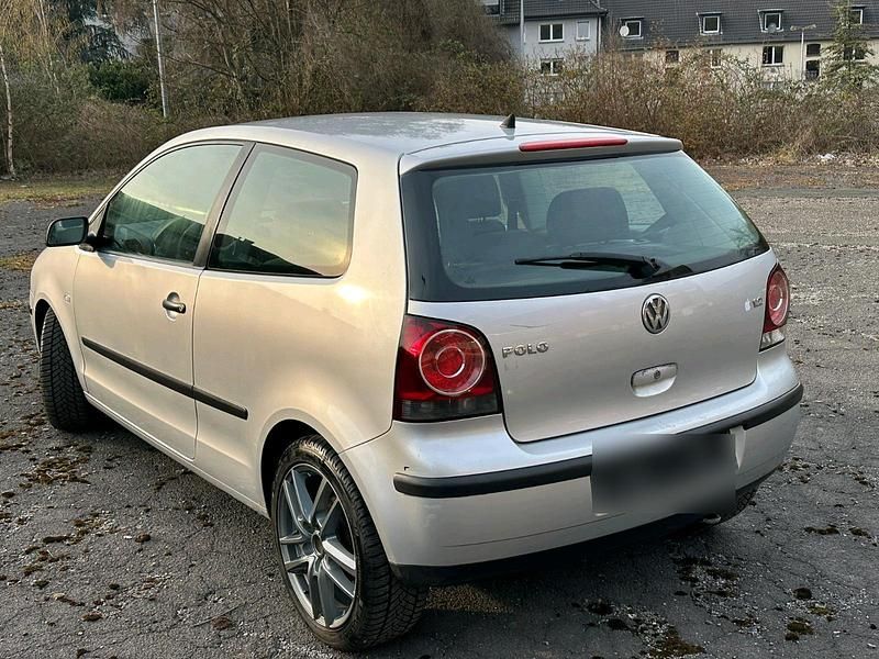 Gebraucht VW Polo Comfortline 64 PS (47 kW) 2003 Silber Kleinwagen