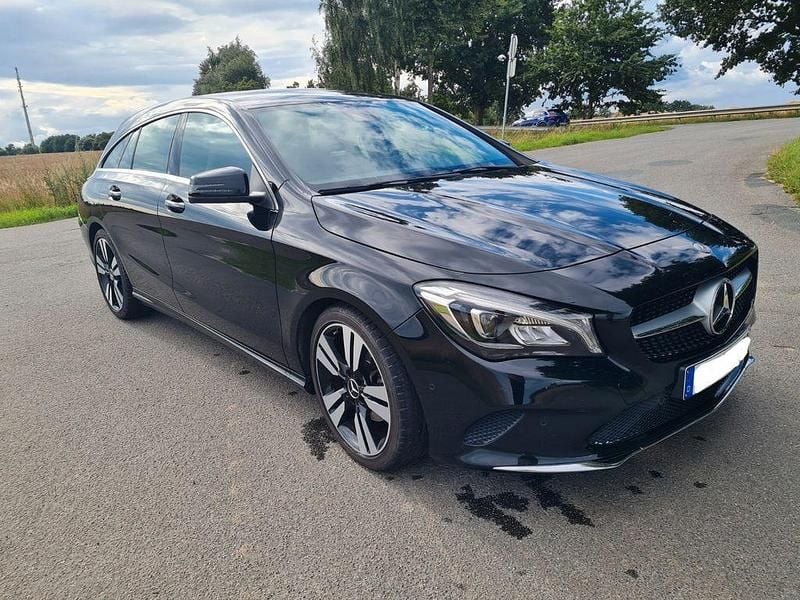 Schwarz Gebraucht 2017 Mercedes CLA180 Shooting Brake Kombi | 17.000 € (Fairer Preis) - Bild 1/4
