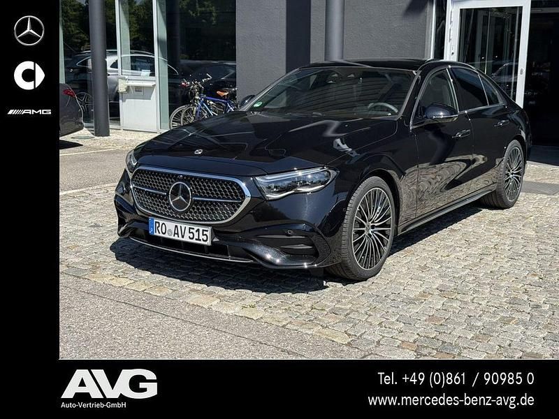 Obsidianschwarz Gebraucht 2025 Mercedes E220 AMG Limousine | 66.800 € - Bild 1/4