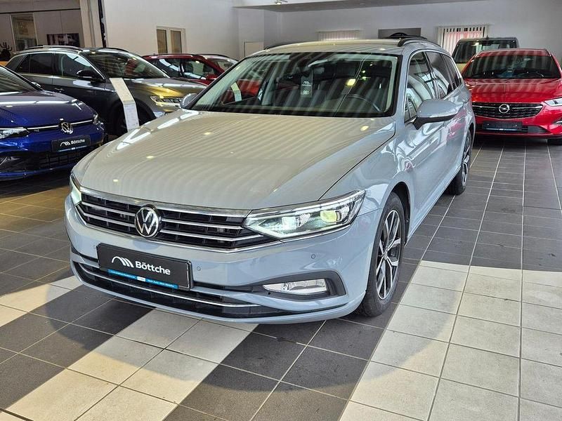 Gebraucht VW Passat Business 200 PS (147 kW) 2022 Mondsteingrau Kombi