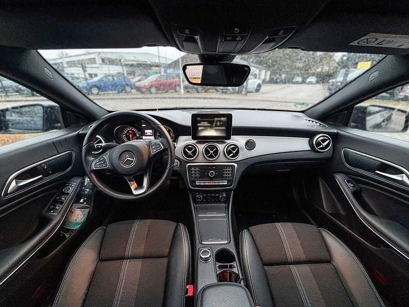 Gebraucht Mercedes CLA220 184 PS (135 kW) 2017 Blau Limousine