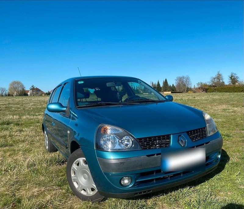Second-hand Renault Clio II 75 CP (55 kW) 2003 Andere farben Hatchback