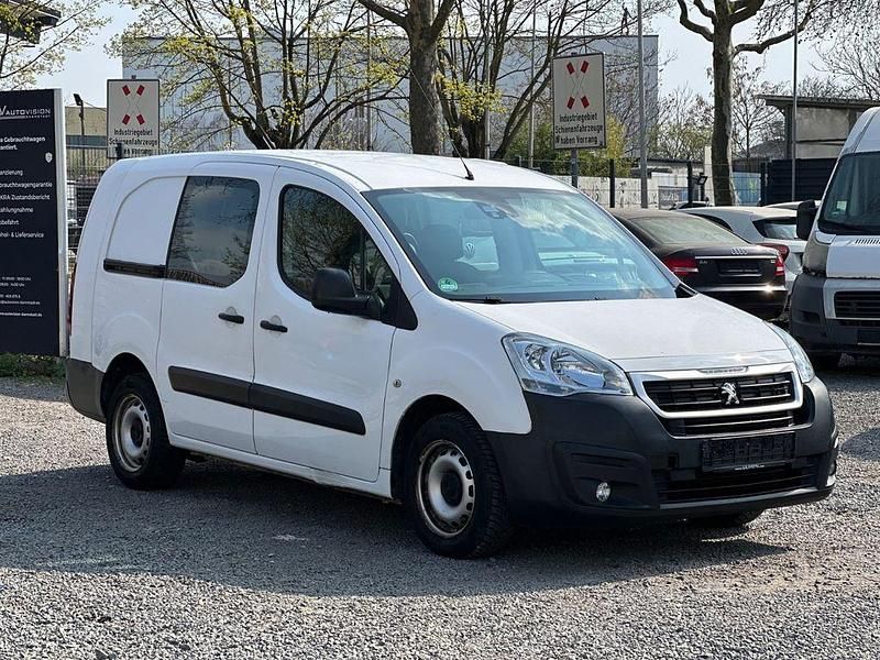 Gebraucht Peugeot Partner 99 PS (72 kW) 2018 Weiß Van / Kleinbus