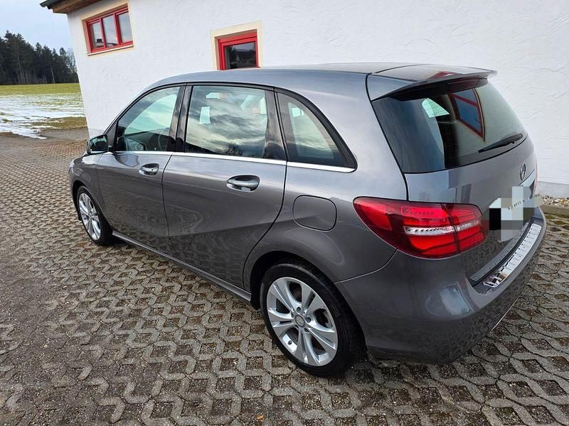 Gebraucht Mercedes B220 170 PS (125 kW) 2018 Grau Van / Kleinbus