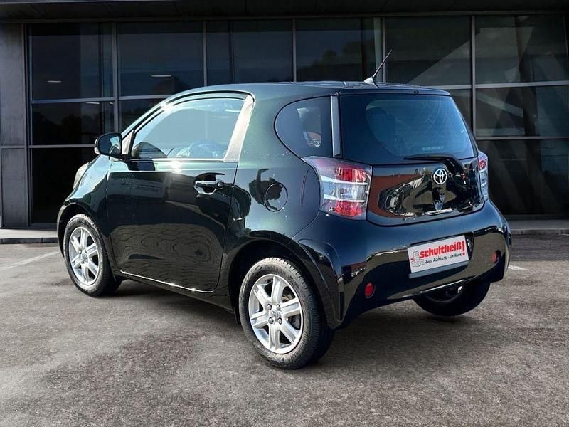 Gebraucht Toyota iQ 68 PS (50 kW) 2010 Violet Kleinwagen