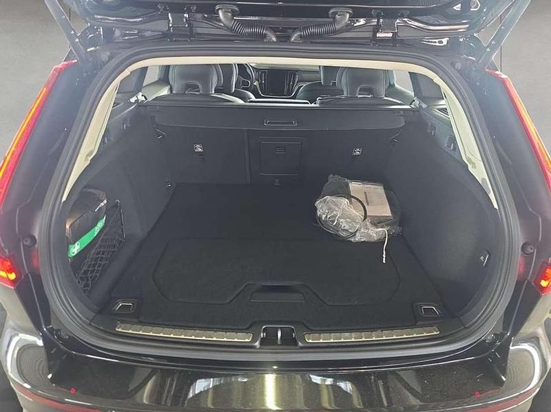Gebraucht Volvo V60 Plus 349 PS (256 kW) 2024 Schwarz Kombi