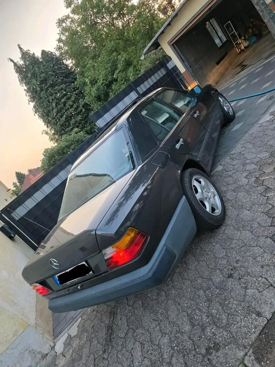 Gebraucht Mercedes E230 132 PS (97 kW) 1988 Grau Limousine