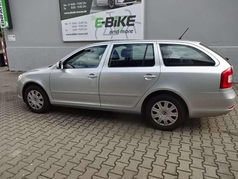 Diamantsilbermetallic Gebraucht 2012 Skoda Octavia Elegance Kombi | 9.950 € (Fairer Preis) - Bild 1/4