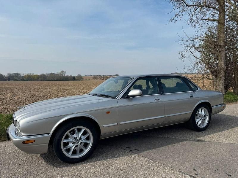 Gebraucht Jaguar XJ8 Executive 237 PS (174 kW) 1999 Silber Limousine