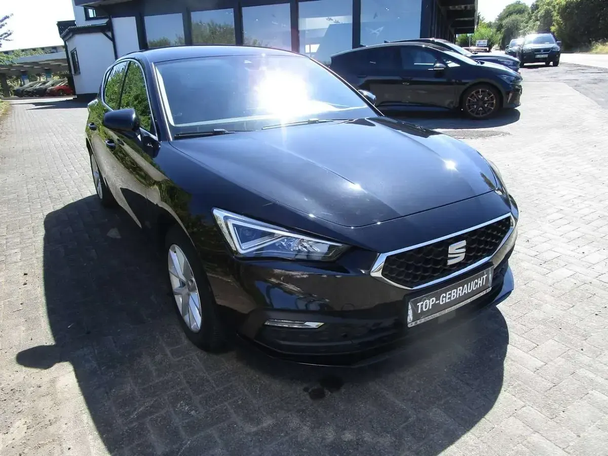 Gebraucht Seat Leon Style 116 PS (85 kW) 2021 Mitternachtsschwarz Limousine