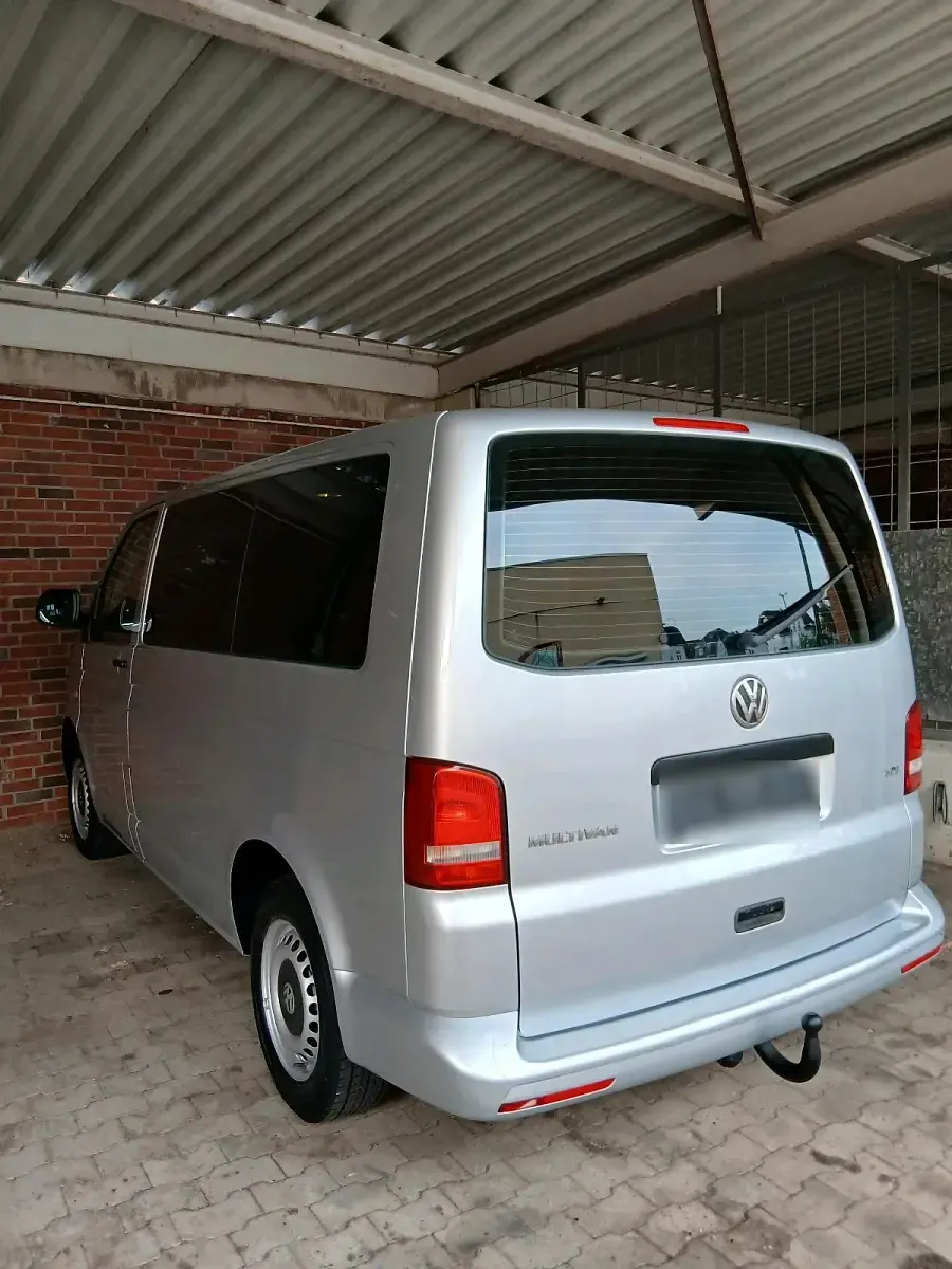 Gebraucht VW Multivan Startline 140 PS (102 kW) 2013 Silber Van / Kleinbus