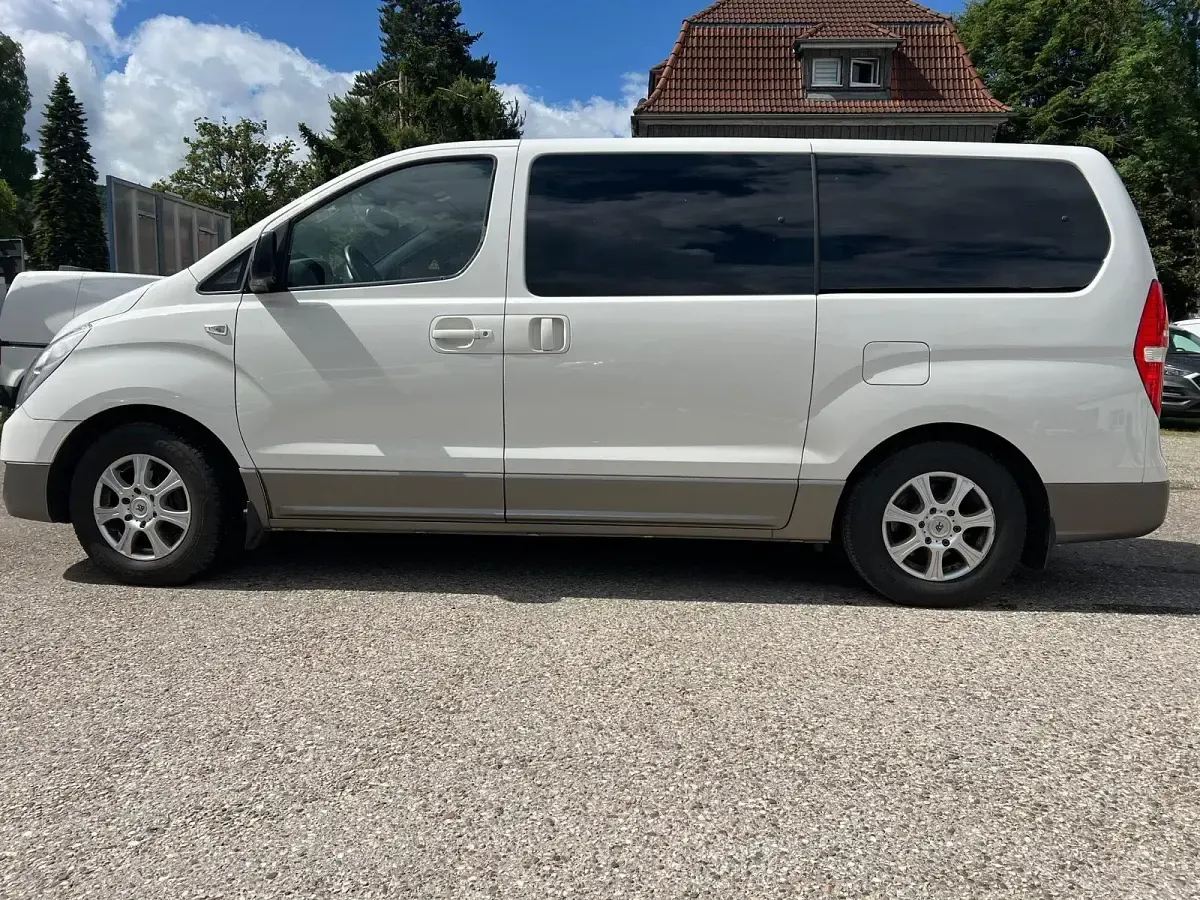 Gebraucht Hyundai H-1 136 PS (100 kW) 2016 Weiß Van / Kleinbus