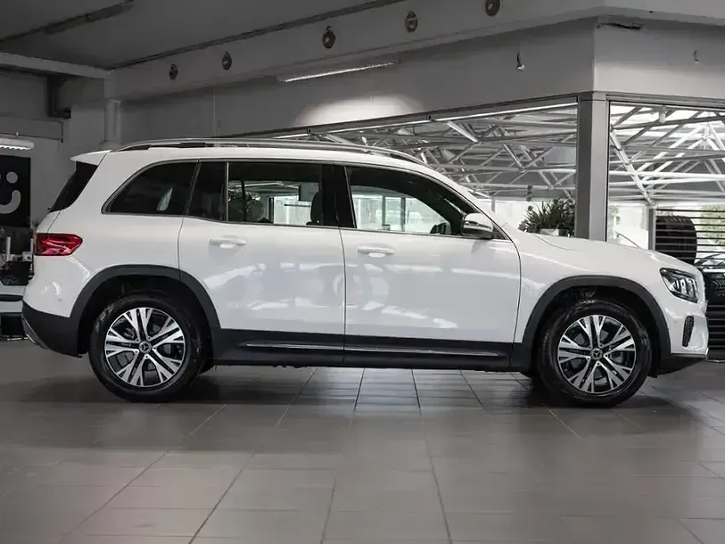 Second-hand Mercedes GLB200 Progressive 163 CP (119 kW) 2025 Alb SUV