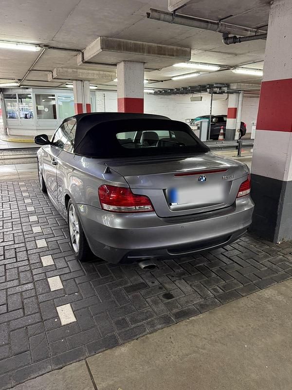 Grau Gebraucht 2011 BMW 120 Cabriolet M Sport Cabrio | 5.900 € (Fairer Preis) - Bild 1/4