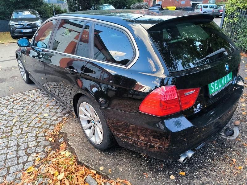 Gebraucht BMW 330 245 PS (180 kW) 2011 Schwarz Kombi