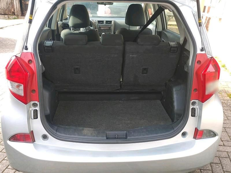 Gebraucht Subaru Trezia 99 PS (72 kW) 2012 Silber Kleinwagen