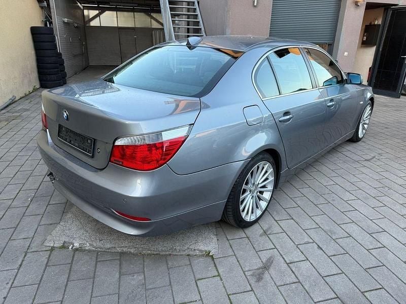 Gebraucht BMW 523 177 PS (130 kW) 2005 Silber Limousine