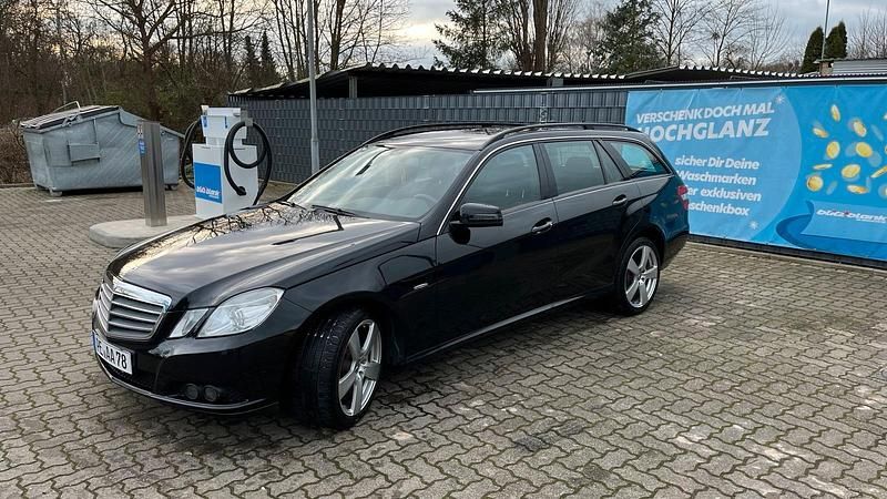 Schwarz Gebraucht 2010 Mercedes E220 Kombi | 6.500 € (Guter Preis) - Bild 1/4