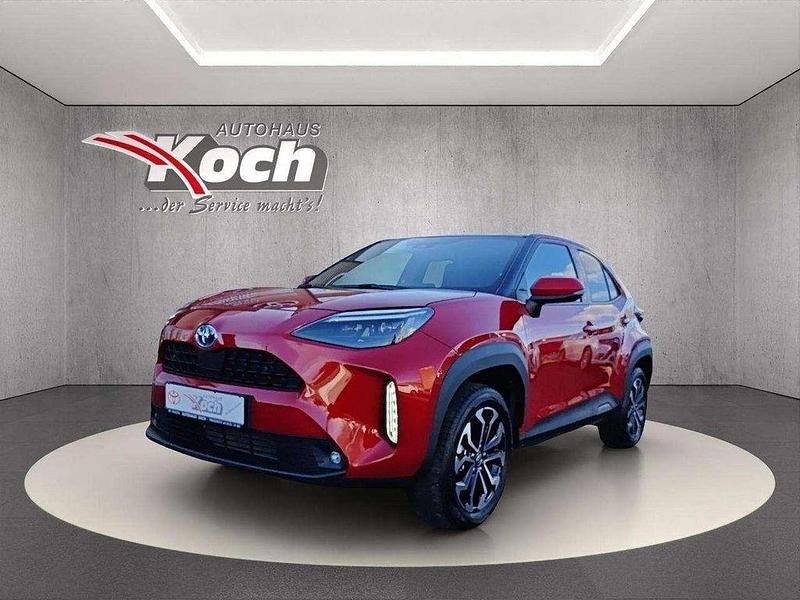 Emotional red 2 Gebraucht 2023 Toyota Yaris Cross Team SUV | 25.480 € (Fairer Preis) - Bild 1/4